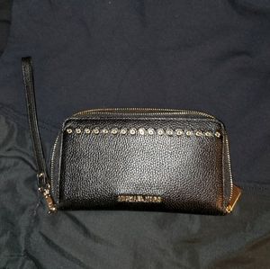 Michael Kors Mercer Large Scalloped Wristlet